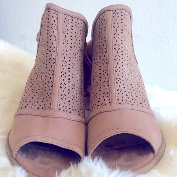 Tommy Hilfiger Open Toe Shoes Size 8 - Picture 3 of 5